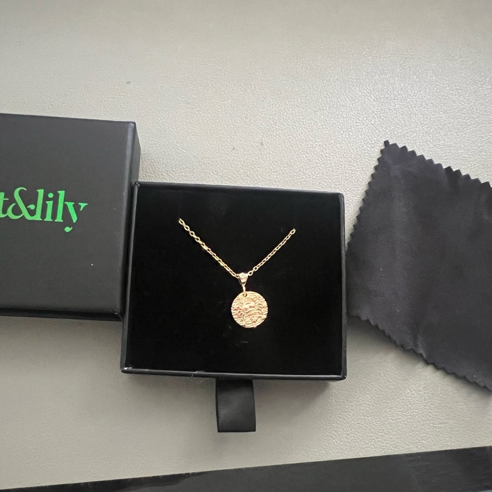 mint&lily cancer the crab necklace